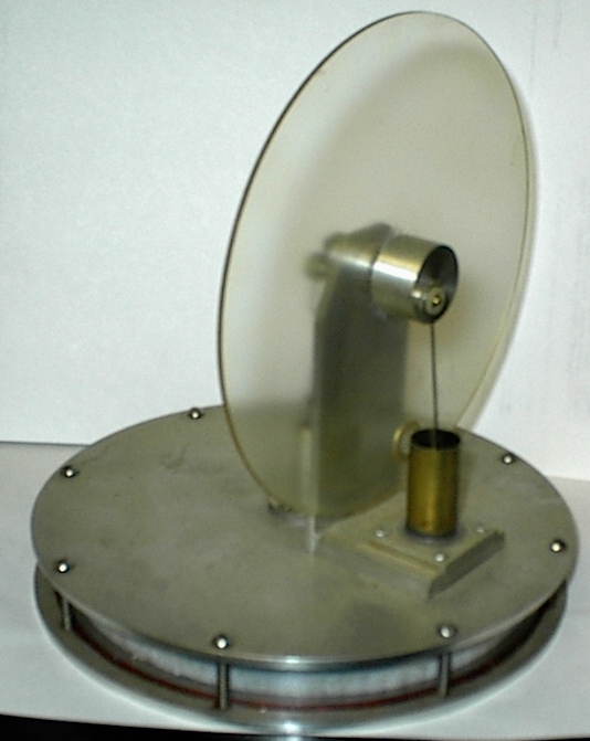 Stirling engine sm.jpg (172485 bytes)